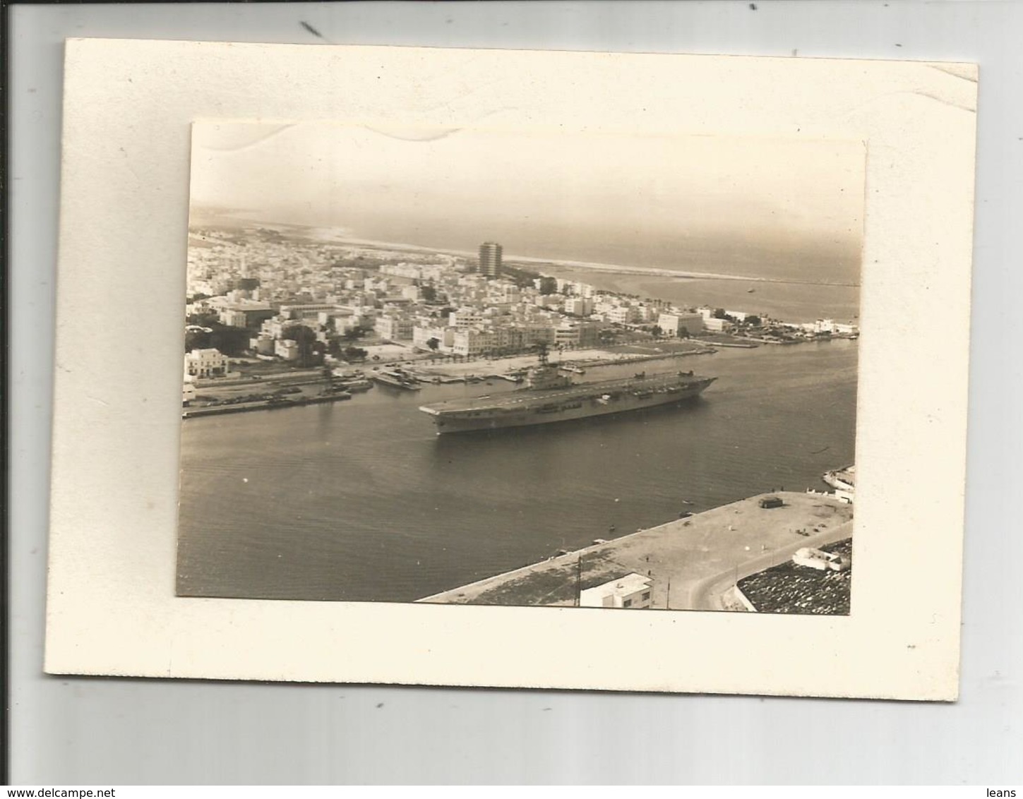 PORTE AVIONS   FOCH ??  AUTRE ?? à Bizerte - Guerre