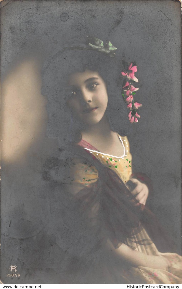 BEAUTIFUL YOUNG GIRL-FLOWERS IN LONG BLACK HAIR-BLACK SCARF-GERMAN  PHOTO POSTCARD 40858 - Sonstige & Ohne Zuordnung