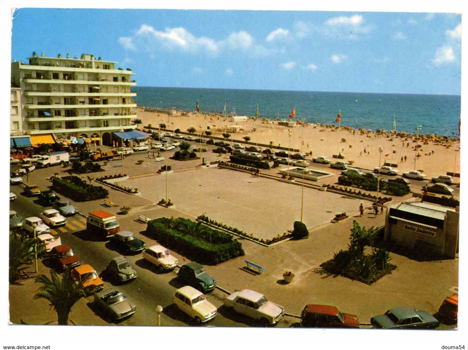 RENAULT 4, 4 Cv, CITROEN Ami 6, 2 Cv, VW Type Transporter, PEUGEOT 204 Cabriolet, à Canet Plage - PKW