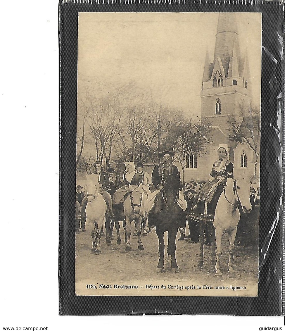 29-QUIMPER-NOCES BRETONNES-Une Vue Animée Du Départ Du CORTEGE Aprés La Ceremonie Religieuse - Quimper