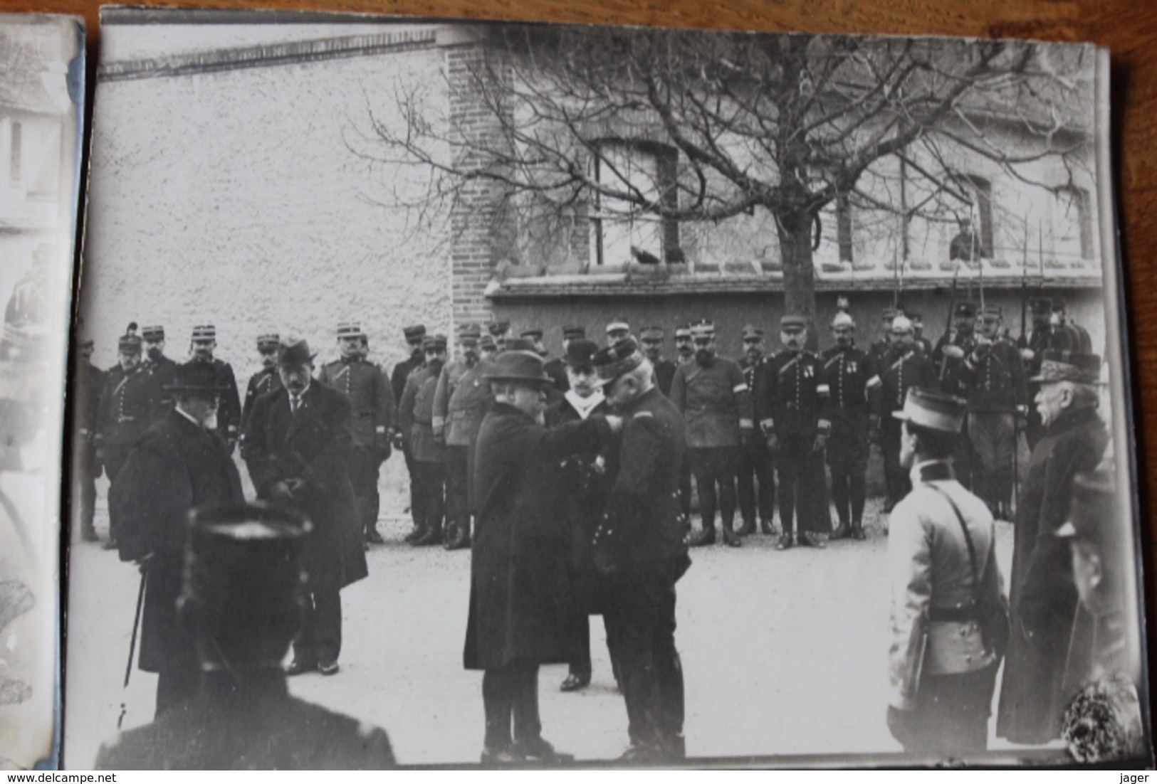 Guerre 1914 1918  Rare Serie Remise De Decoration à Joffre Du President Poincaré  Identifiés WWI - Oorlog, Militair
