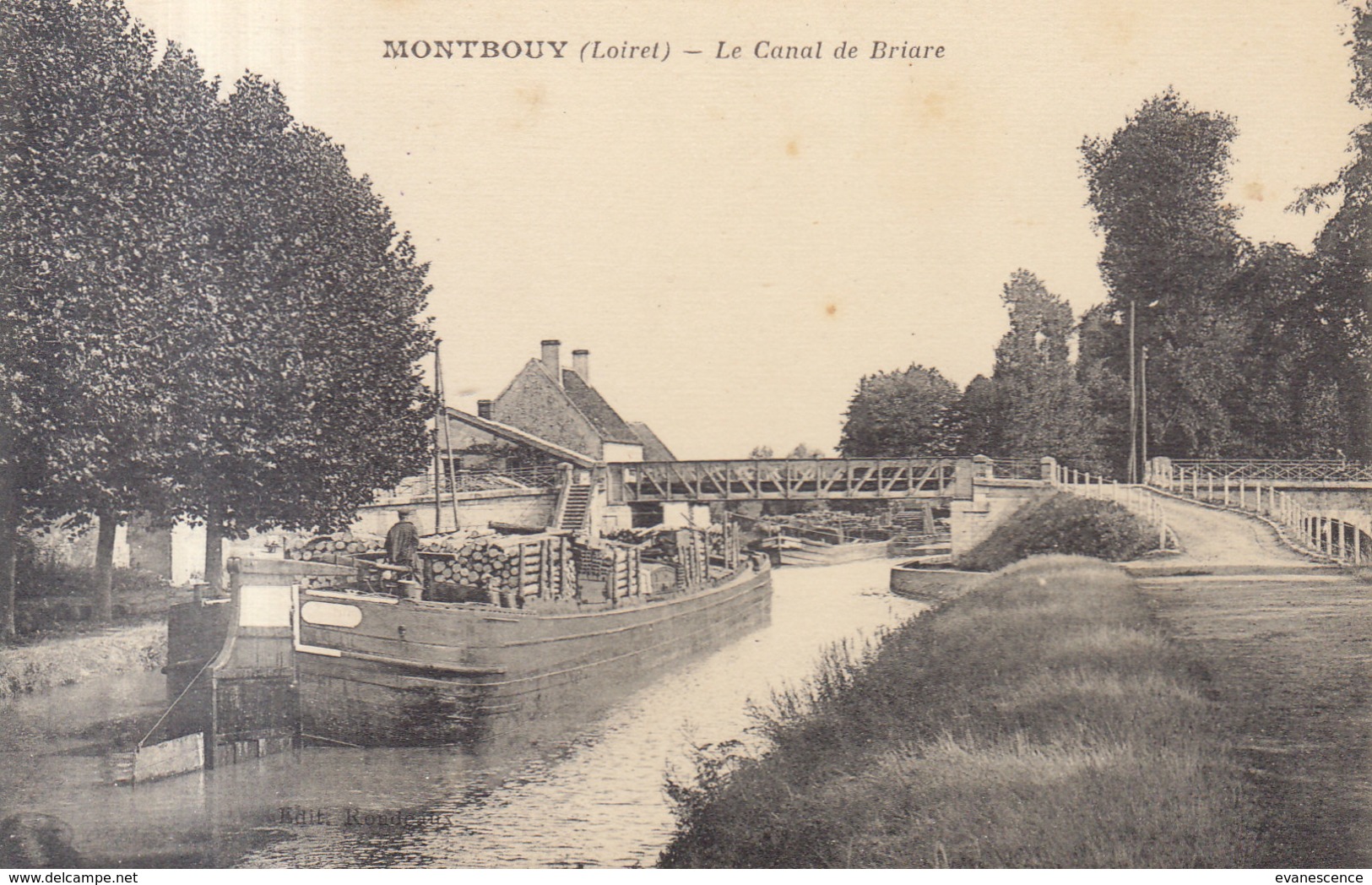 45 /  Montbouy :  Le Canal De Briare Péniche De Bois   /// REF  JUIN .19 - Autres & Non Classés