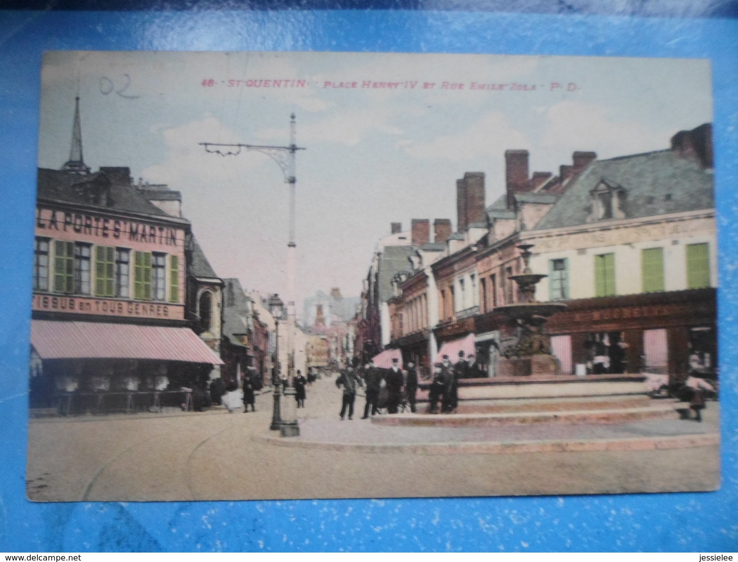 CPA ANIMEE COLORISEE - ST QUENTIN - PLACE HENRI IV - COMMERCES - Marchands