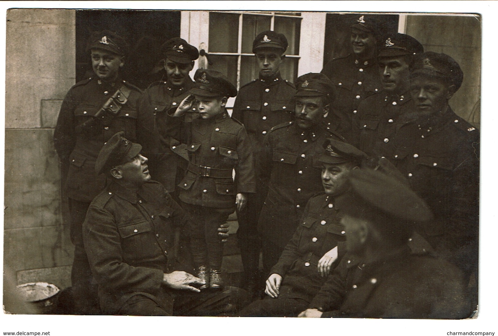 Photo-carte C1918 - Groupe De Militaires Canadiens - RFA - Royal Air Force - Enfant En Uniforme - Région De Charleroi - Guerre 1914-18