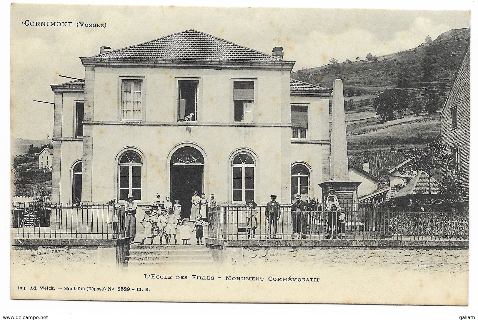 88-CORNIMONT-L'Ecole Des Filles - Monument Commémoratif...1915  Animé - Cornimont