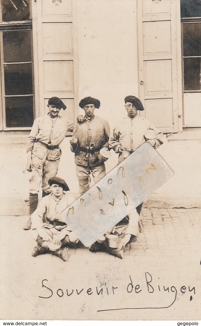 BINGEN - Militaires Qui Posent ( Carte Photo ) - Bingen