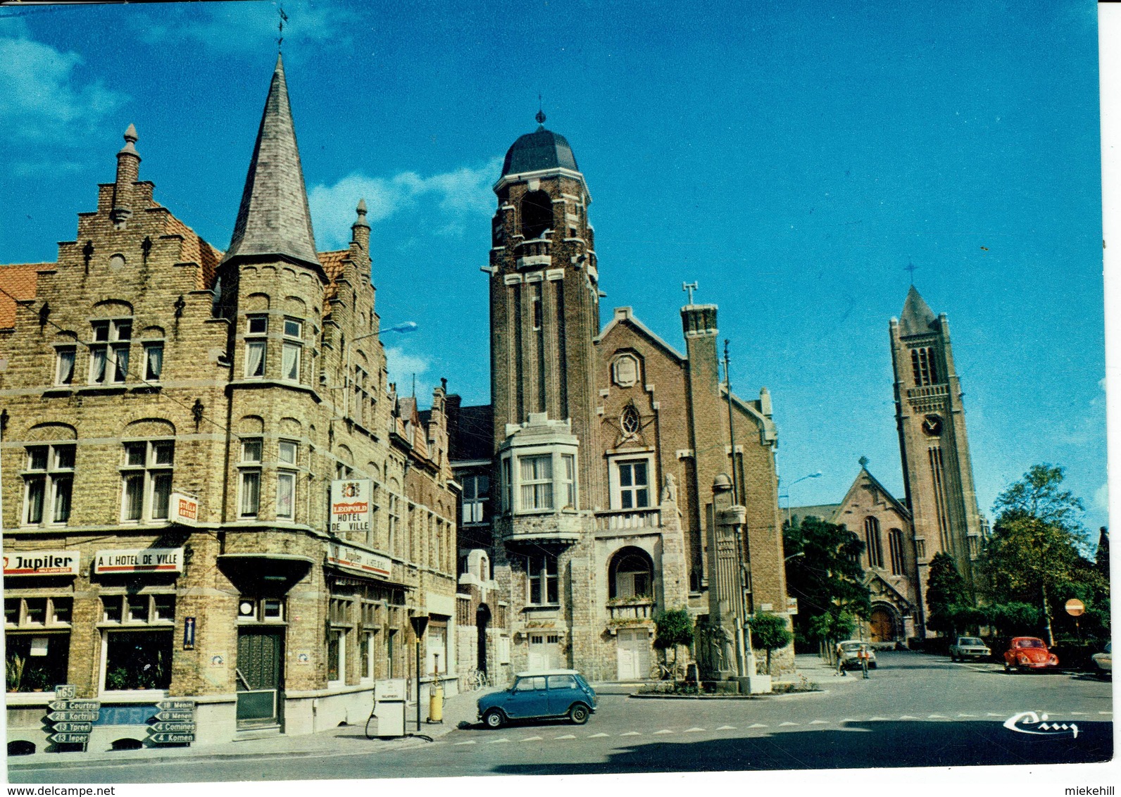 WARNETON-VUE SUR LA PLACE-CAFE A L'HOTEL DE VILLE-BIERE JUPILER-STELLA ARTOIS-POMPE A ESSENCE - Comines-Warneton - Komen-Waasten