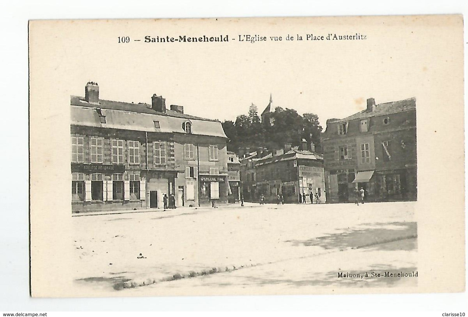 51 Sainte Menehould  L'Eglise Vue De La Place D'Austerlitz Animée Banque Societe Generale - Sainte-Menehould