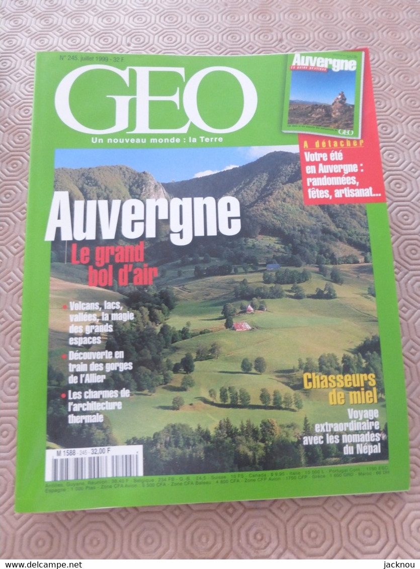 GEO Un Nouveau Monde : La Terre   N°245  -auvergne- - Géographie