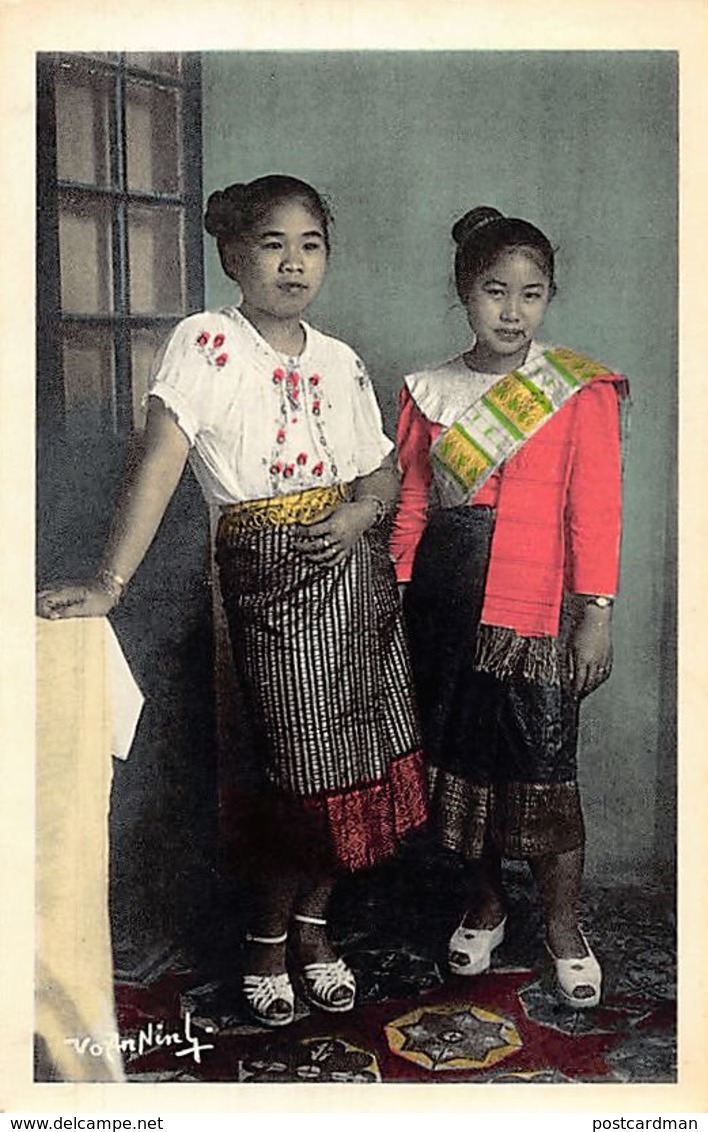 Laos - XIENG KHOUANG - Modern Laotian Girls. - Laos