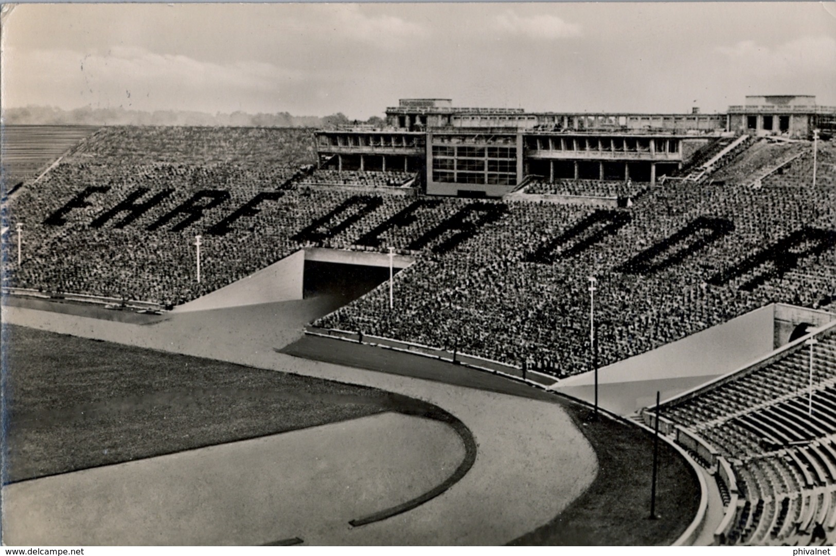 1956 ALEMANIA , TARJETA POSTAL CIRCULADA, LEIPZIG - STADION DER 100.000 , OSTTRIBÜNE - Estadios