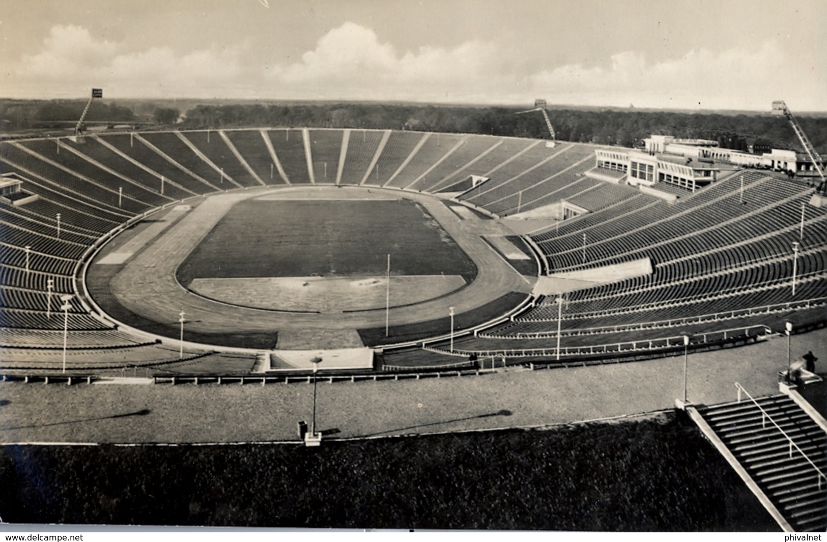 1956 ALEMANIA , TARJETA POSTAL NO CIRCULADA, LEIPZIG - STADION DER 100.000 , BLICK VOM GLOCKENTURM - Estadios