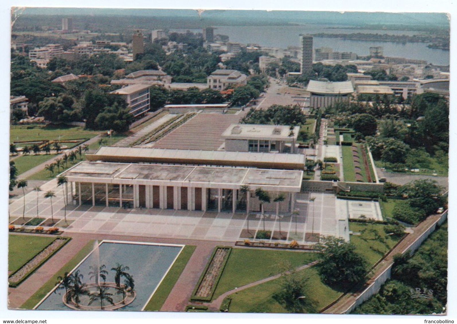 COTE D'IVOIRE - VUE AERIENNE - LE PALAIS DE LA PRESIDENCE / THEMATIC STAMPS-BIRD - Costa D'Avorio