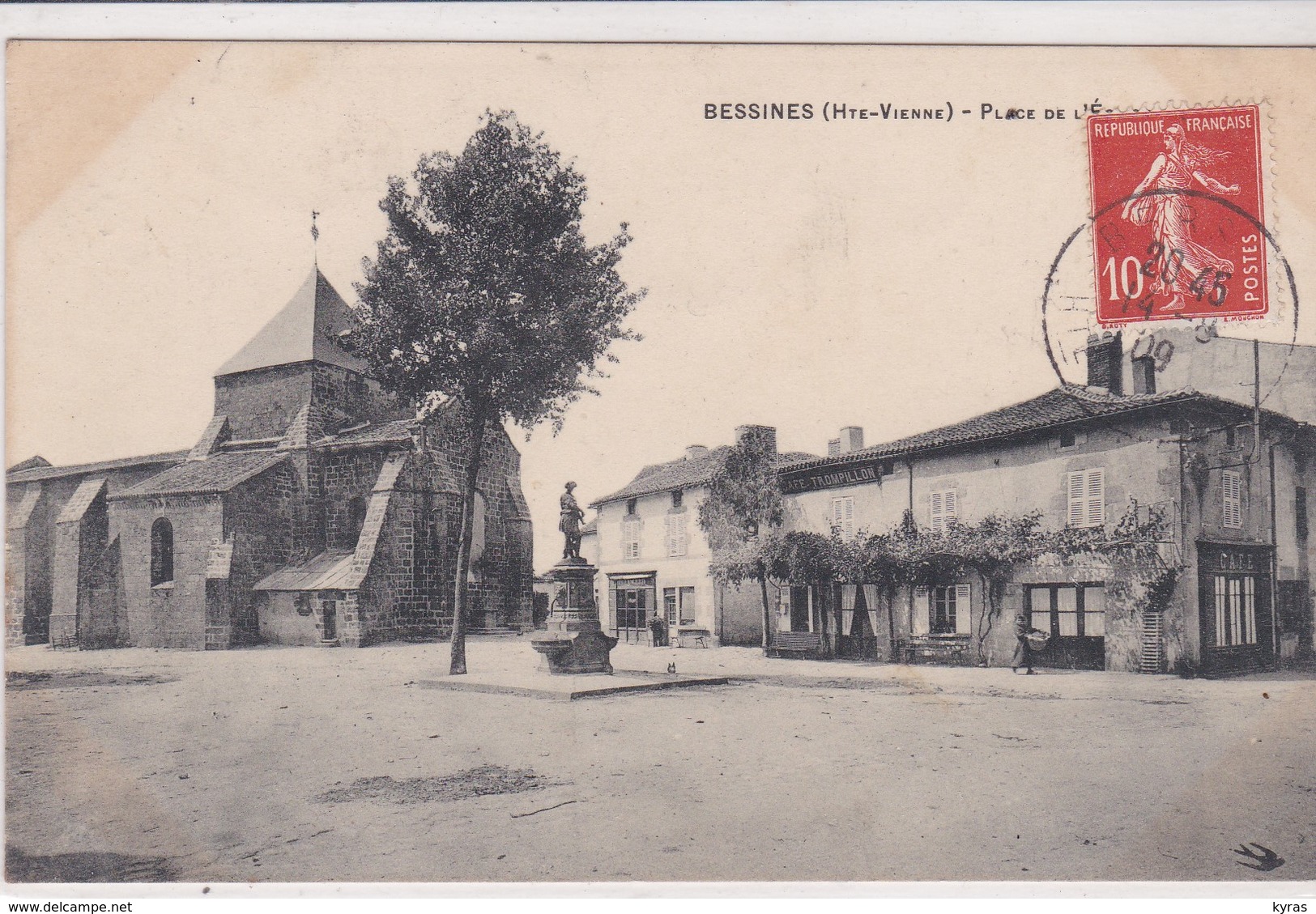 BESSINES (87) Place De L'Eglise ( Eglise, Fontaine, Café, Boulangerie) - Bessines Sur Gartempe