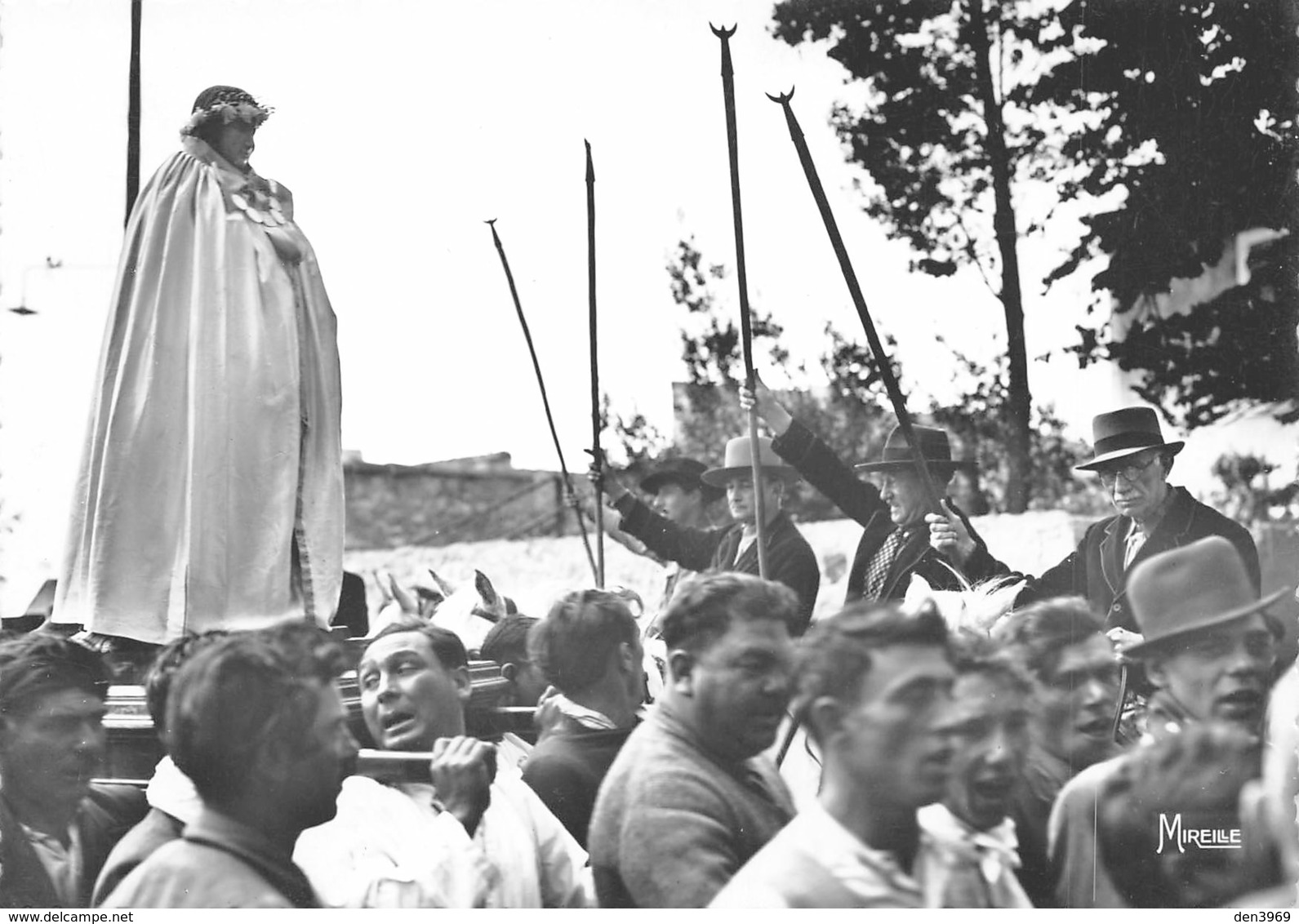 Pélerinage Aux SAINTES-MARIES-de-la-MER - Statue De Ste Sarah, Patronne Vénérée Des Gitans, Portée Par Ses Fidèles - Saintes Maries De La Mer