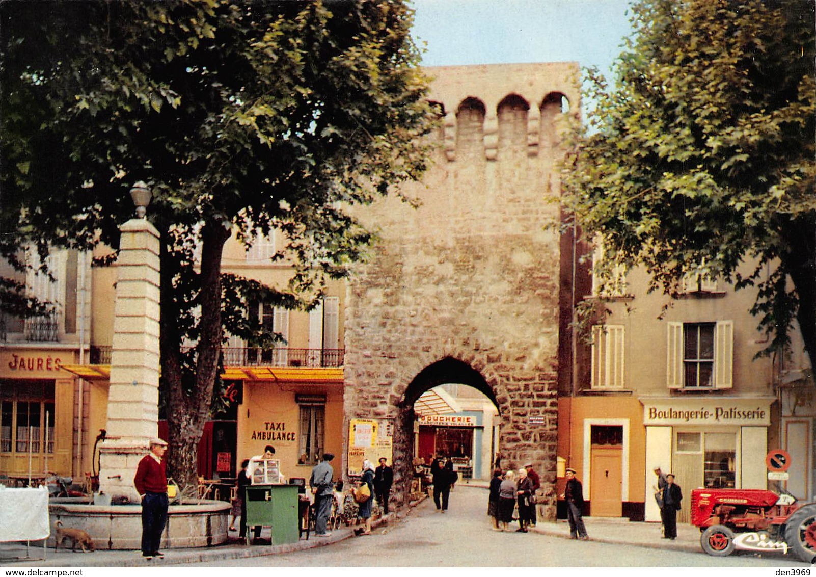 TRETS - Porte De Pourrières - Taxi Ambulance - Boulangerie - Boucherie - Tracteur - Trets