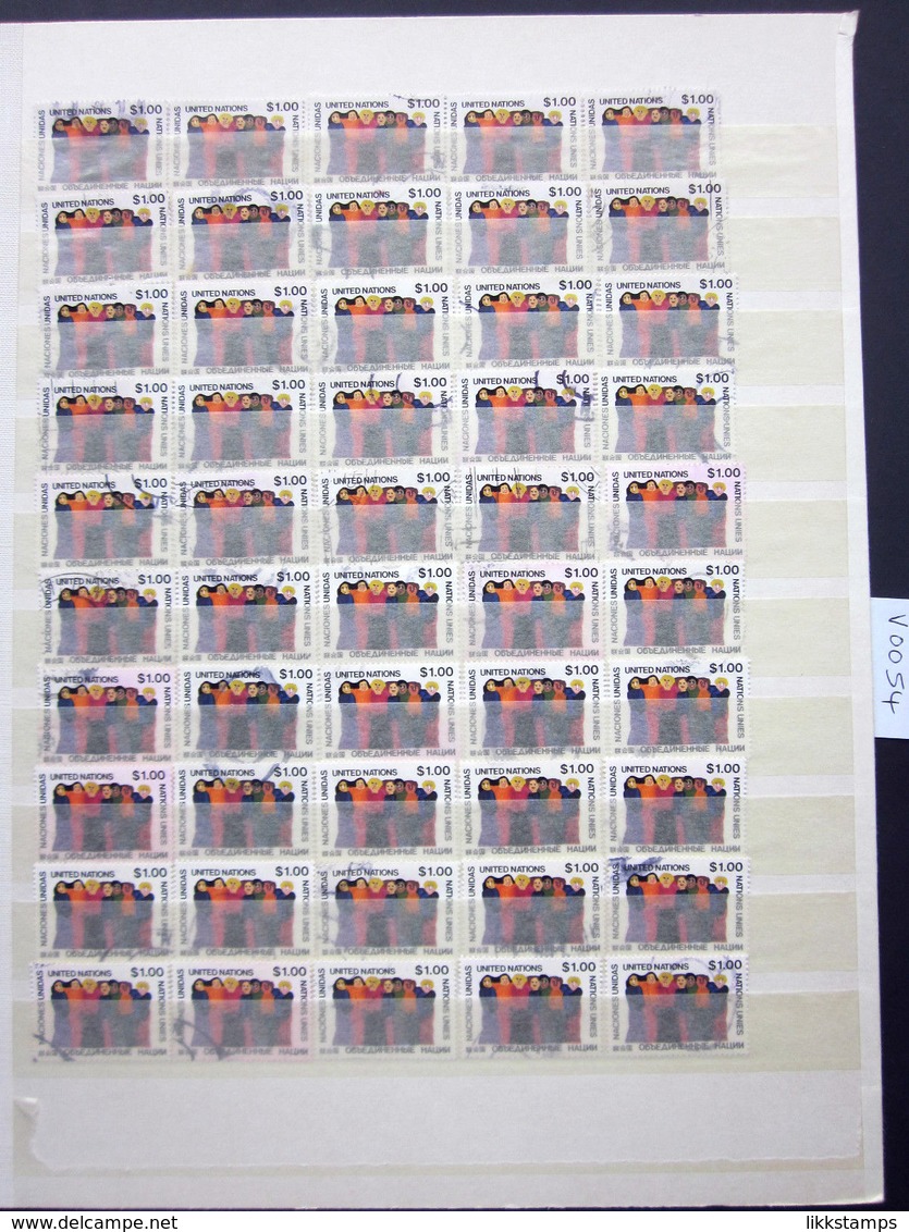 1978 LOT OF 50 UNCHECKED "SG 302" PICTORIAL UNITED NATIONS STAMPS. ( V0054 ) #00366 - Collections, Lots & Series