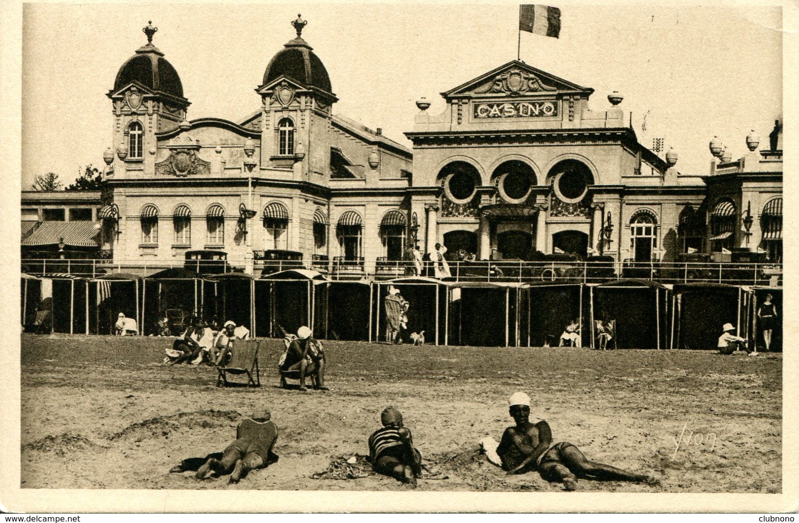 CPA - LA BAULE - LE CASINO VU DE LA PLAGE - La Baule-Escoublac