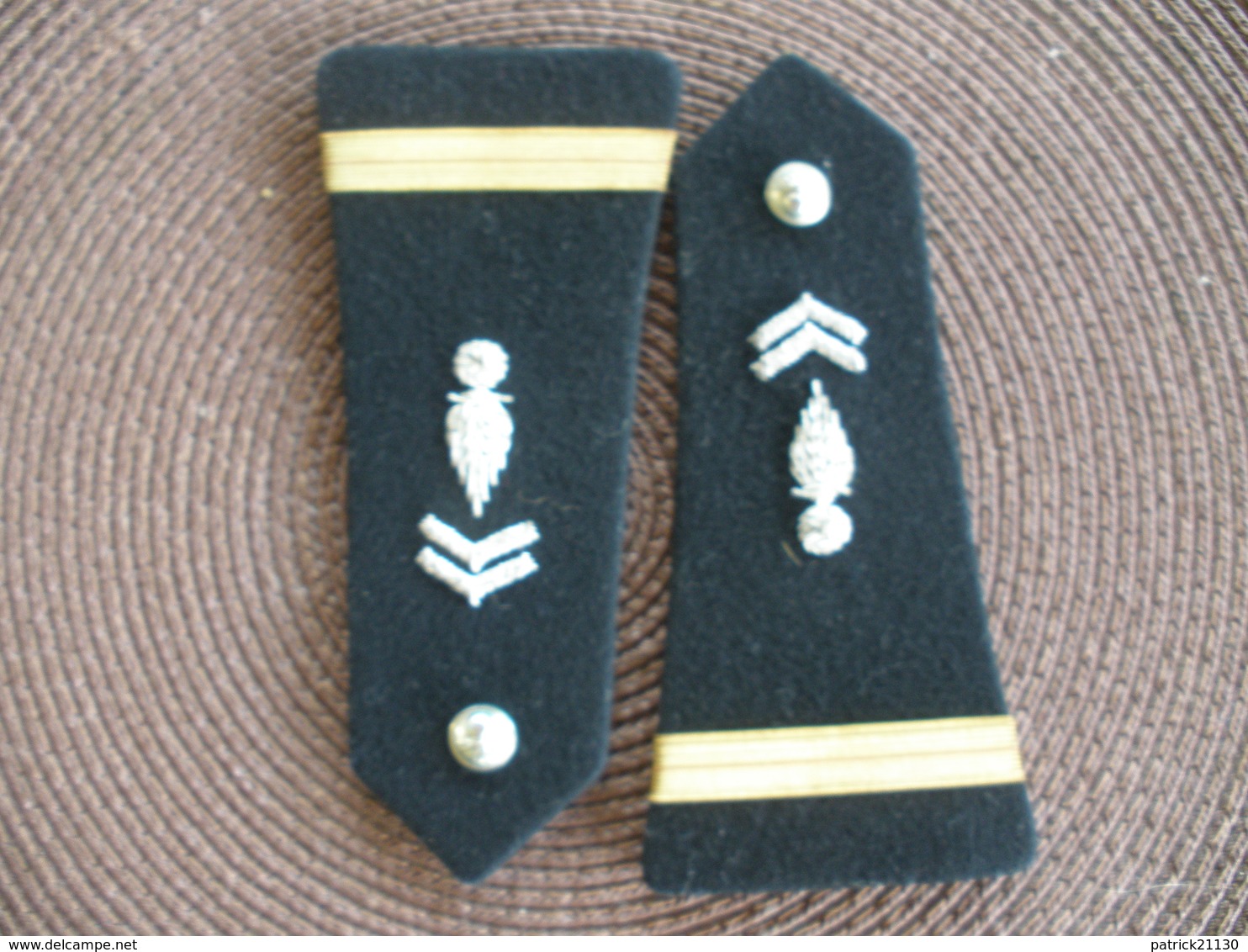 EPAULETTES ANCIENNES ADC DE GENDARMERIE EN CANETILLE BRODERIE FILS ARGENT - Police & Gendarmerie