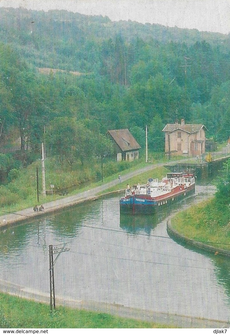 Balade En Péniche La Vie Sur L'eau Péniche Protecteur (2 Scans) - Houseboats