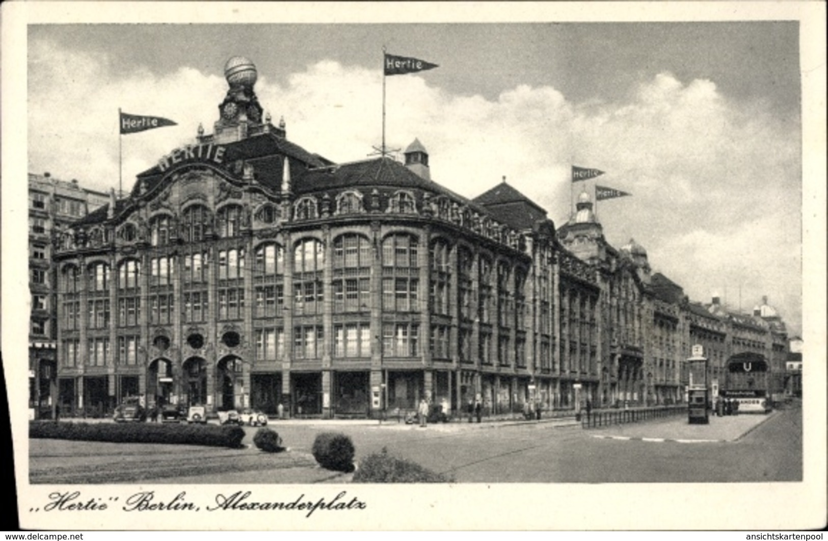 Cp Berlin Mitte, Blick Auf Das Hertie Waren- Und Kaufhaus Am Alexanderplatz - Autres & Non Classés