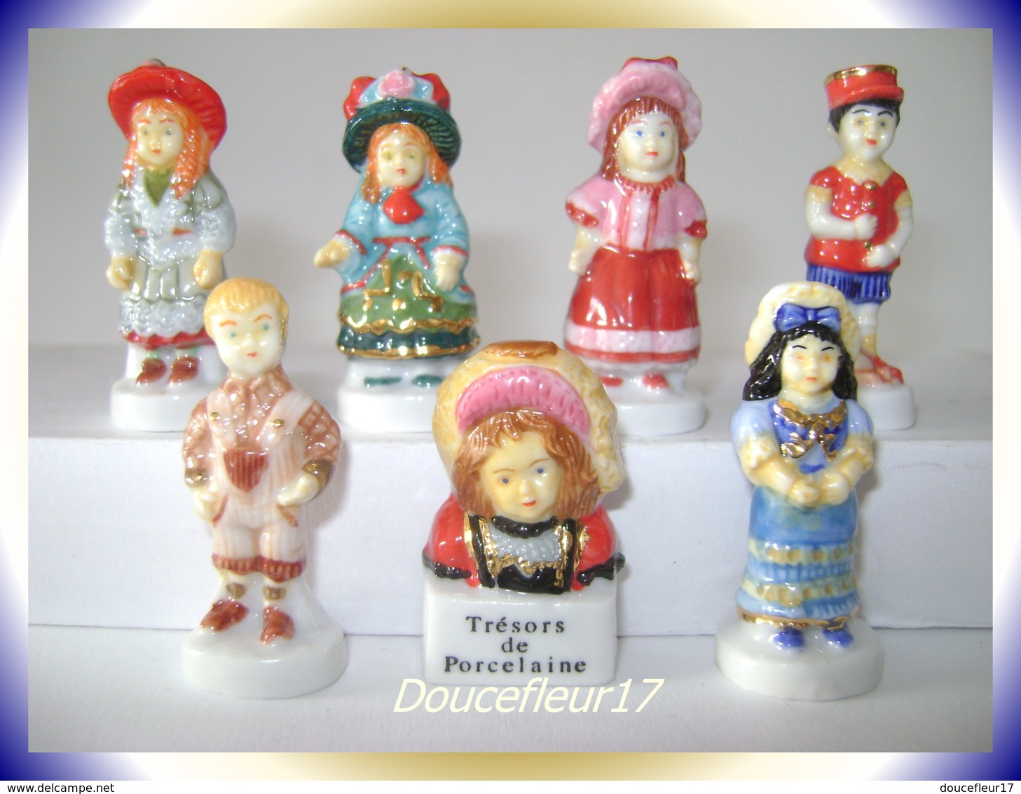 Trésors De Porcelaine ..Lot De 7 Fèves... Ref. AFF : 117-2005... (pan 0024) - Personnages