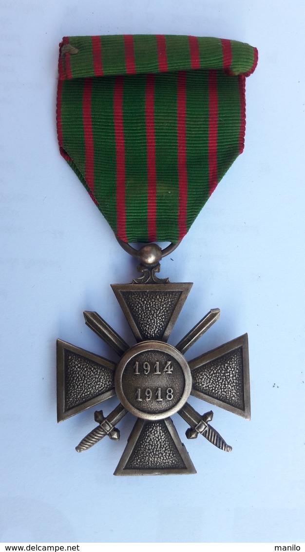 Médaille Militaire En Bronze -CROIX DE  GUERRE 1914/1918  Avec Son  Ruban - REPUBLIQUE FRANCAISE - Other & Unclassified