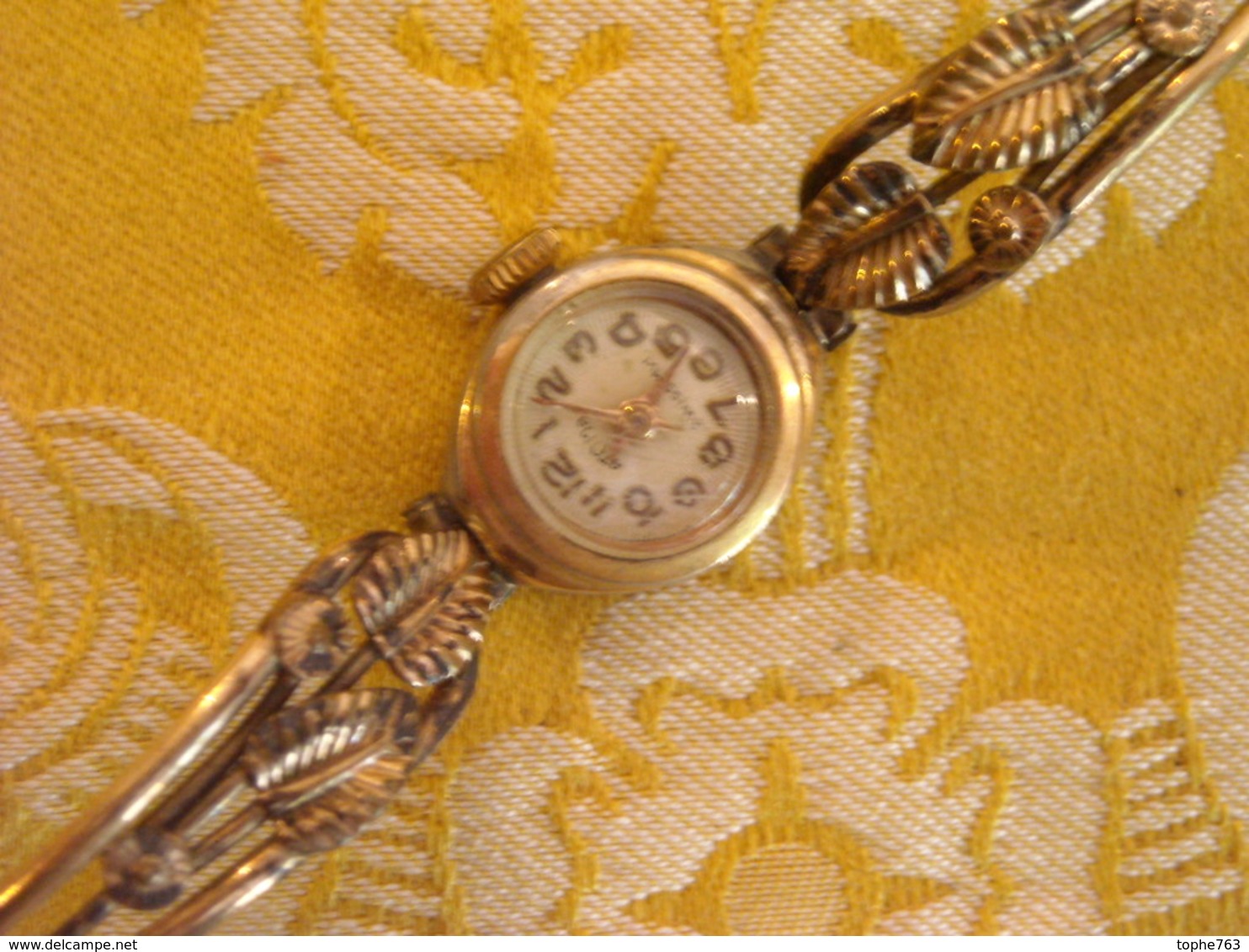 Jolie Montre Bracelet De Marque ATOMA , Swiss Made , Avant 1950 , Non Testée - Montres Anciennes