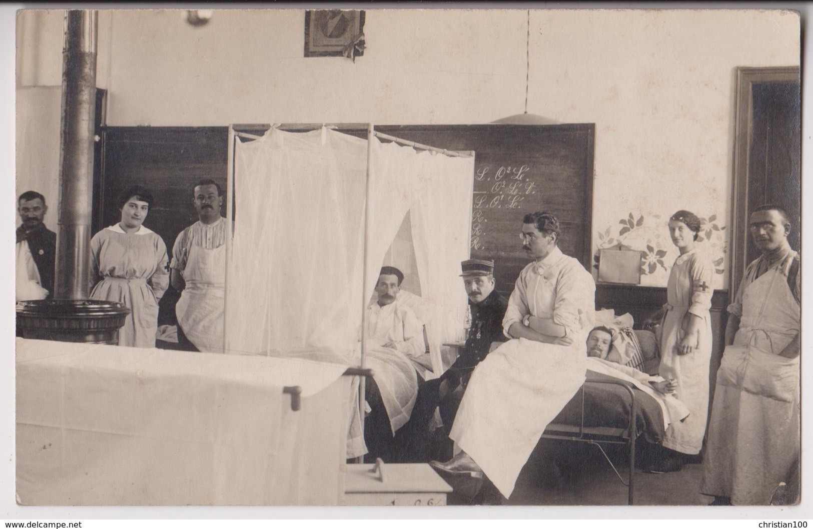 CARTE PHOTO V. LEPREUX - BRUAY : UN HOPITAL MILITAIRE - INFIRMIERE - MEDECIN - SOLDATS BLESSES - ECRITE 1915 - 2 SCANS - - Autres & Non Classés