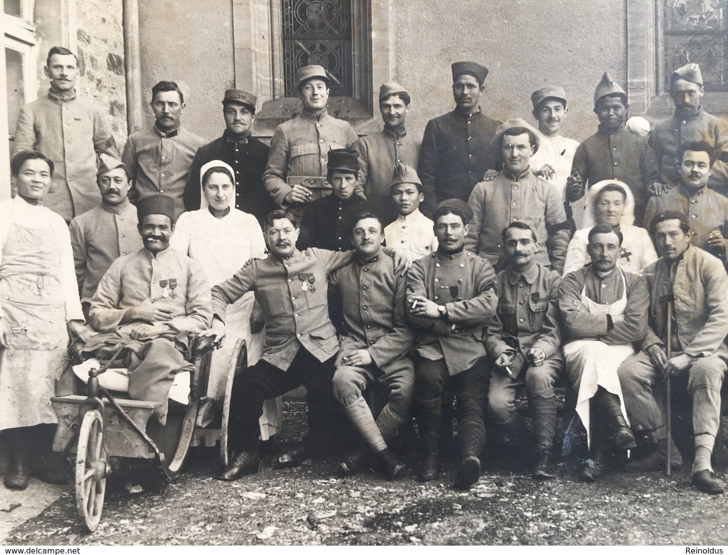 AK Soldaten Francais Hopital Fauteuil Roulant Chinois? Vietnam? Soeur Croix De Guerres - Guerre 1914-18