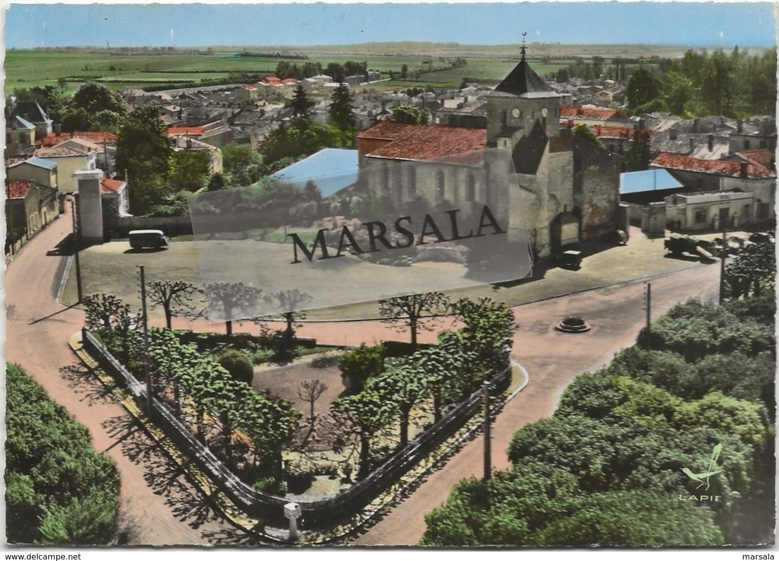 CPSM  Mauzé Sur Le Mignon L'église  Et La Place - Mauze Sur Le Mignon