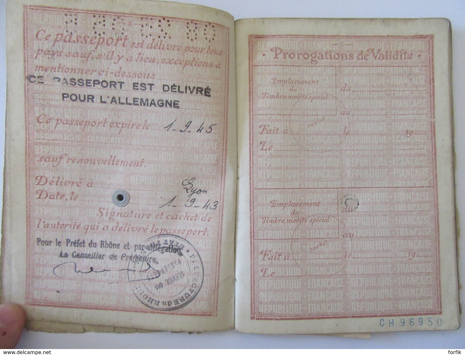 Guerre 39-45 Passeport Français Pour L'Allemagne Avec Visas Allemands - Délivré En 1943 - Etat Moyen - Documents