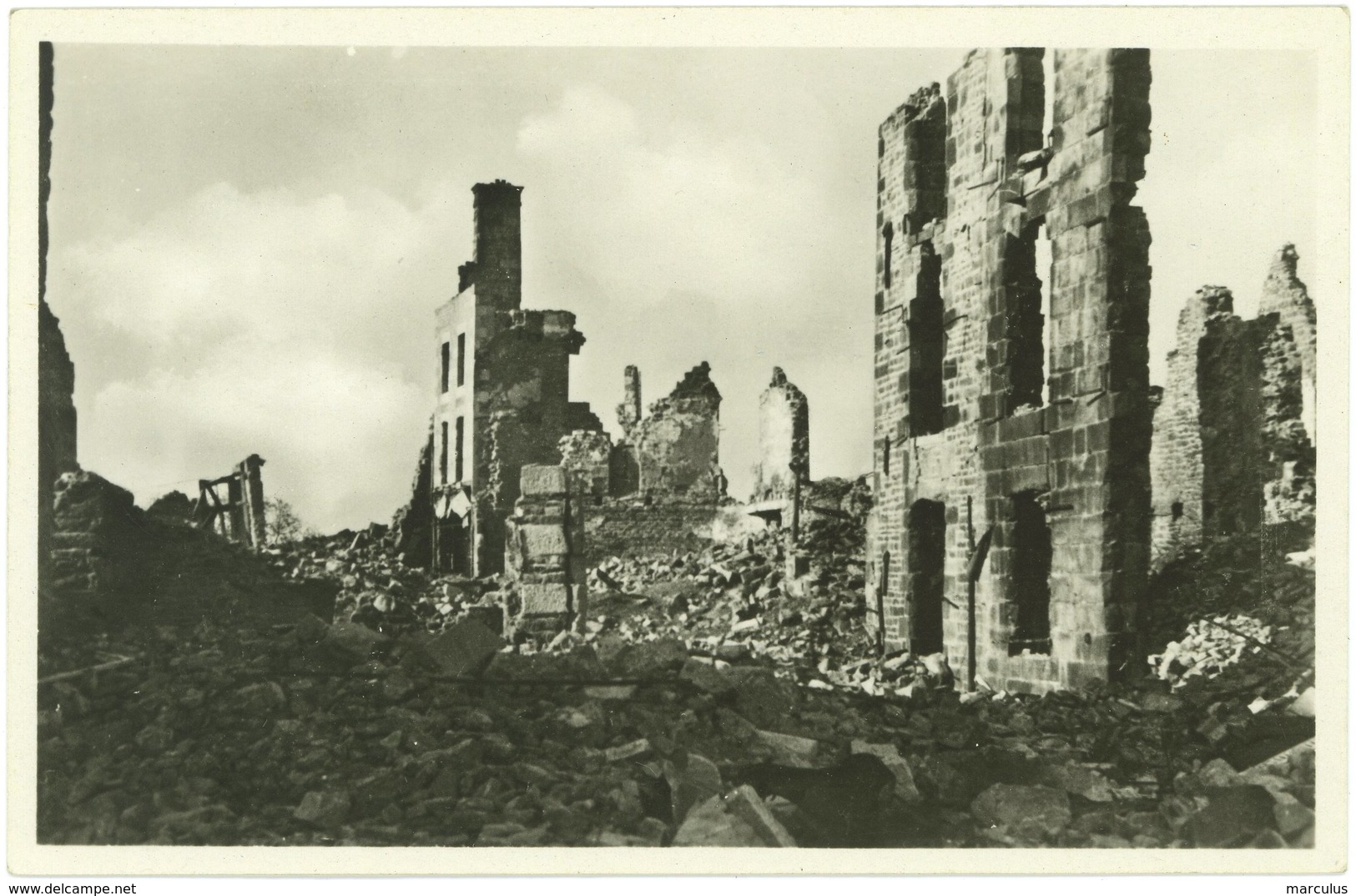 VIRE Calvados En Ruines 1944. RUE SAULNERIE - Vire