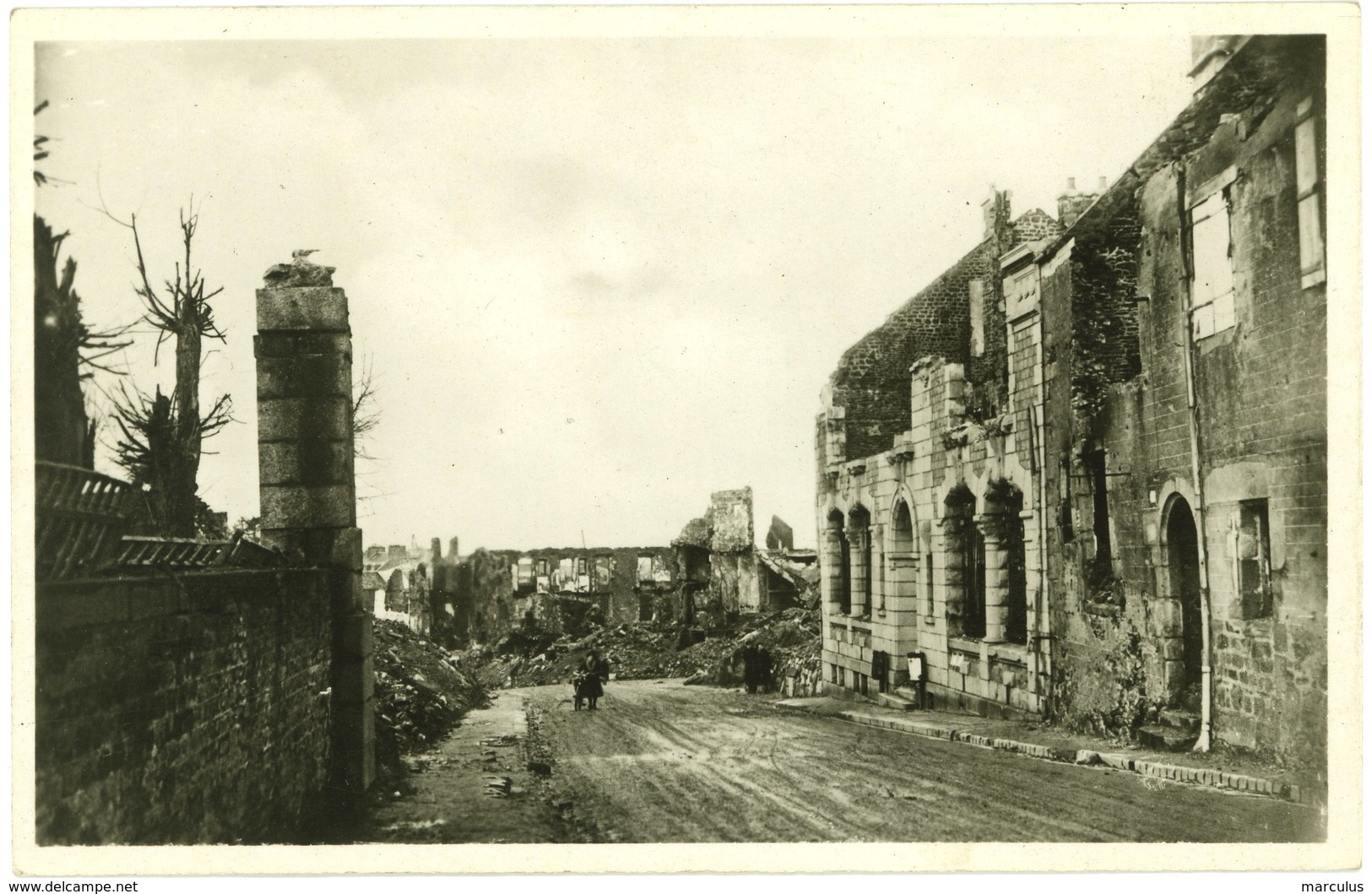 VIRE Calvados En Ruines 1944.  BUREAU DE POSTE - Vire