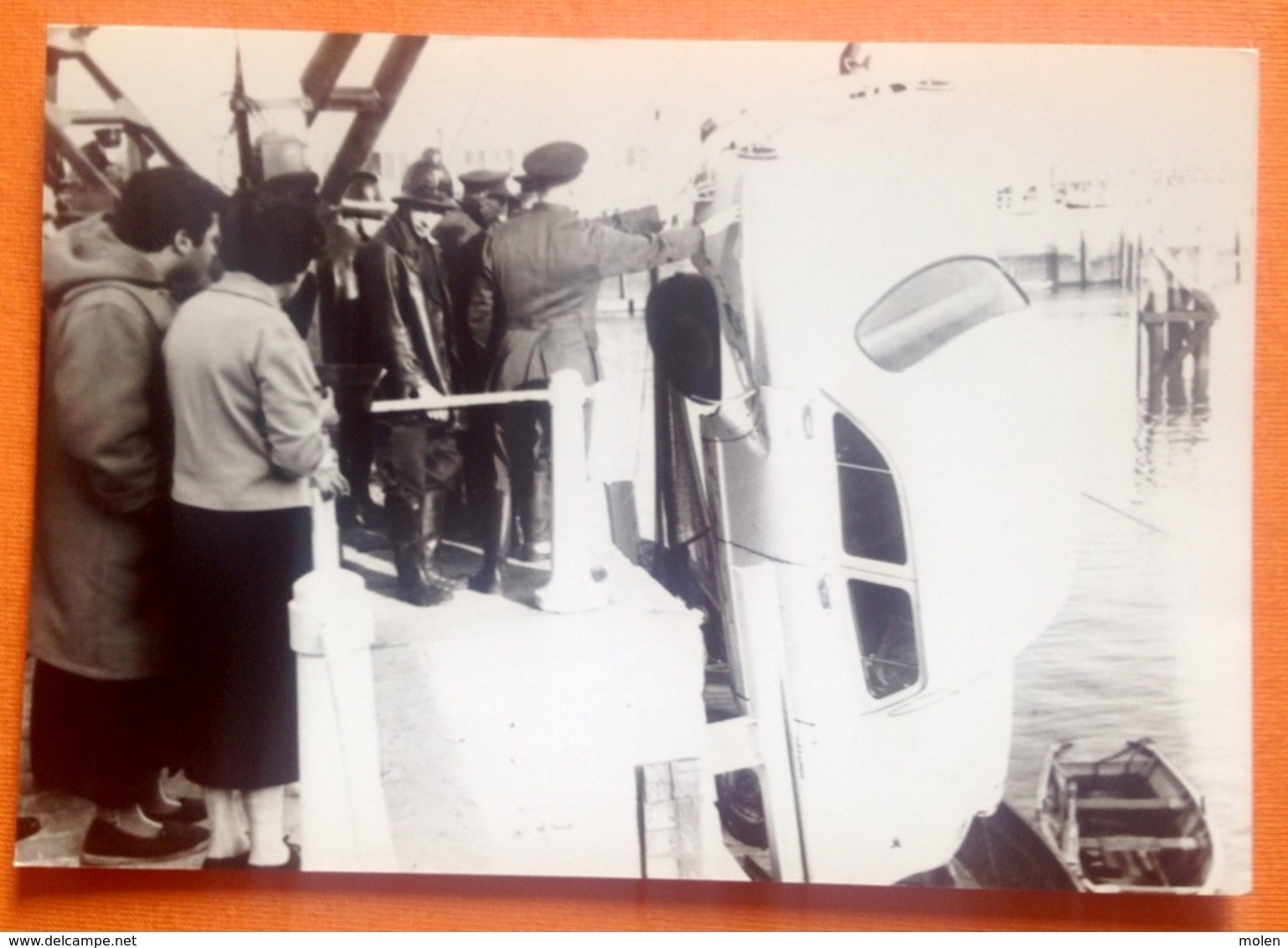 3 Foto’s Ca©1955 De Zeewacht BERGING VERONGELUKTE AUTO VISSERSKAAI OOSTENDE Politie Brandweer Visserij Heemkunde 3466 - Oostende