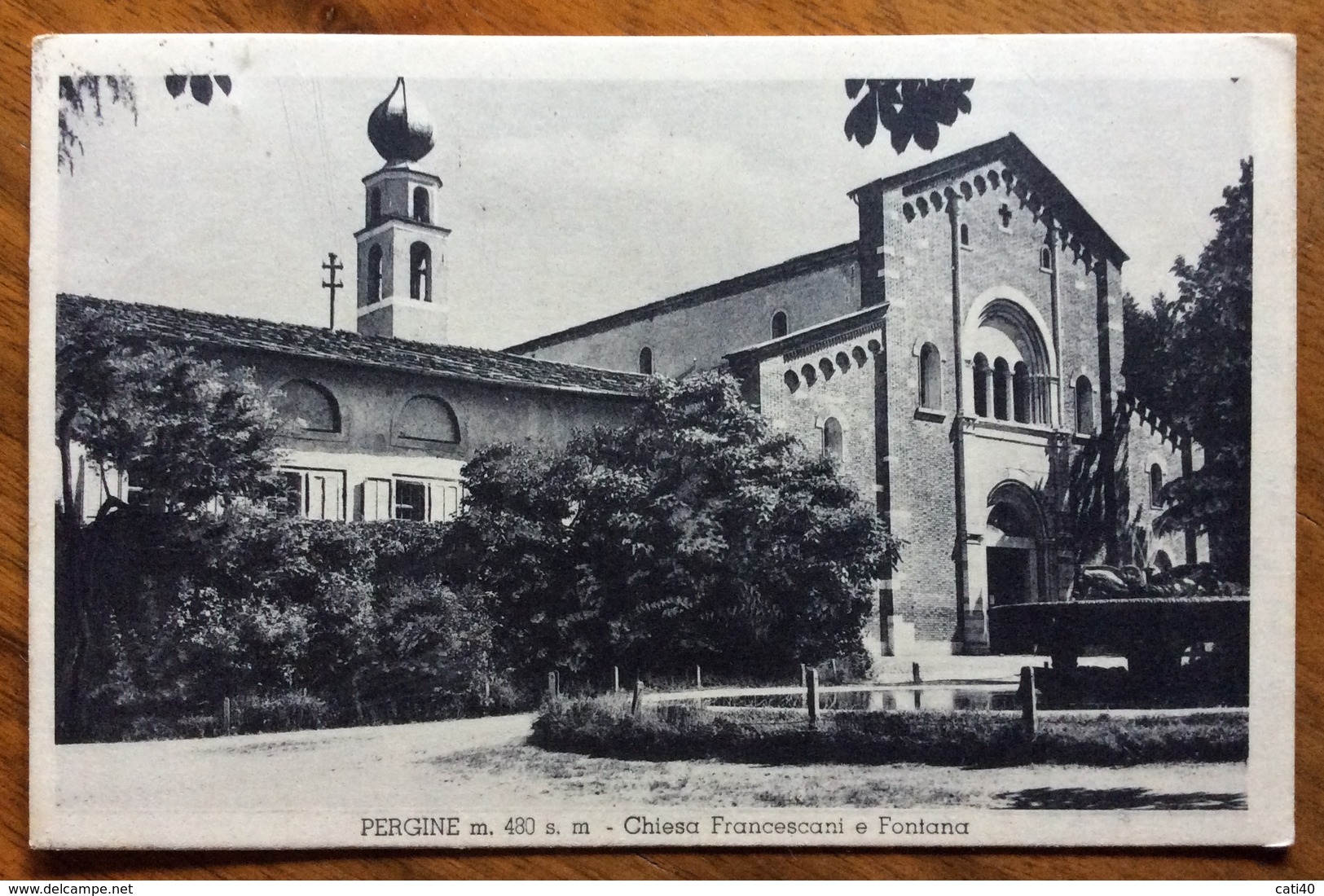 PERGINE CHIESA FRANCESCANI E FONTANA CARTOLINA CON AMBULANTE  VENEZIA - TRENTO 220 * 14/6/34 PER  TRENTO - Alberghi & Ristoranti