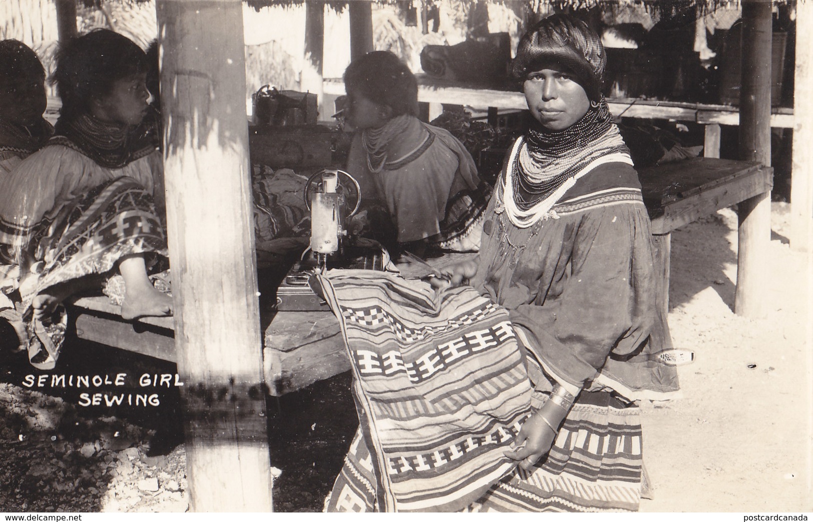 RPPC REAL PHOTO POSTCARD SEMINOLE GIRL SEWING FLORIDA - Indiens D'Amérique Du Nord