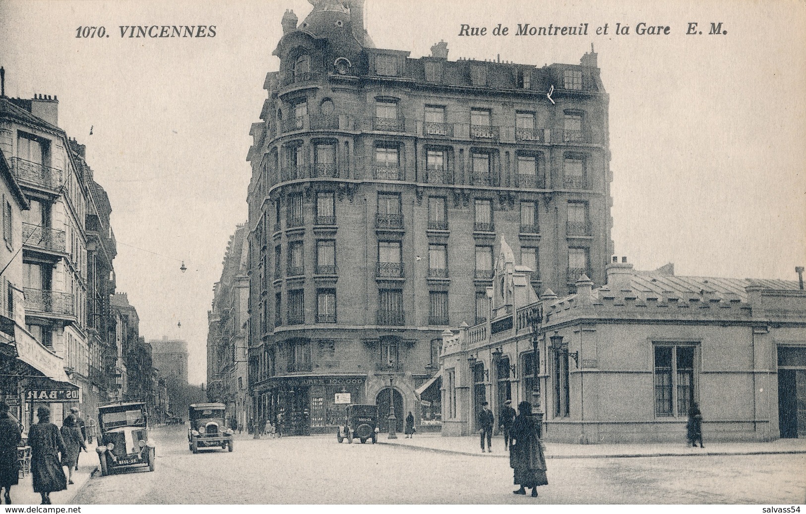94) VINCENNES : Rue De Montreuil Et La Gare - Vincennes