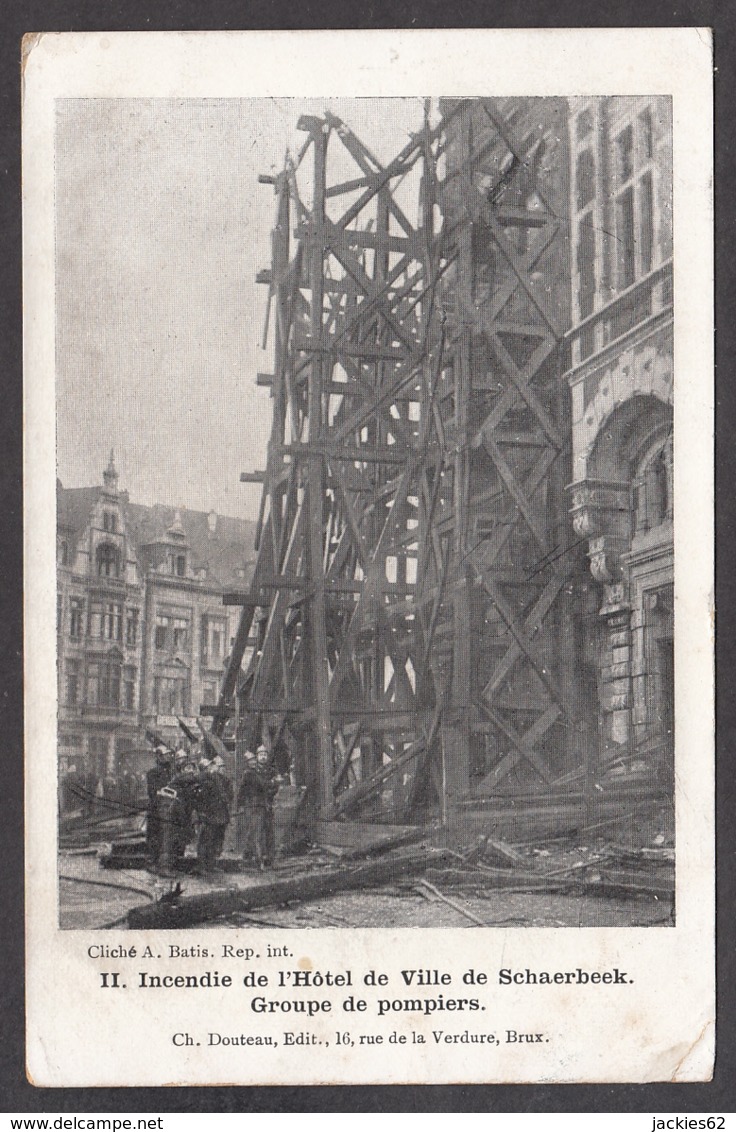 104319/ SCHAERBEEK, Incendie De L'Hôtel De Ville, Groupe De Pompiers (1 Angle Renforcé) - Schaerbeek - Schaarbeek