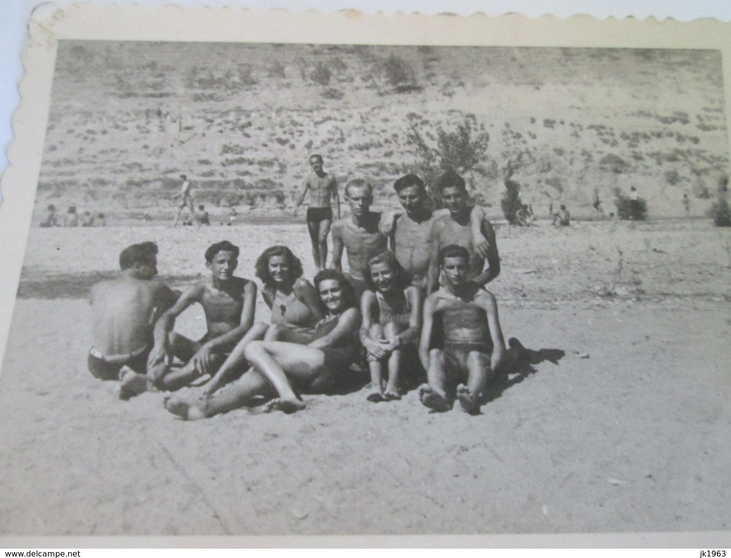 MACEDONIA, 18 PHOTOS, MEN AND WOMEN IN SWIMSUITS ON THE BEACH THE RIVER VARDAR, SKOPJE 1943 - Personnes Anonymes