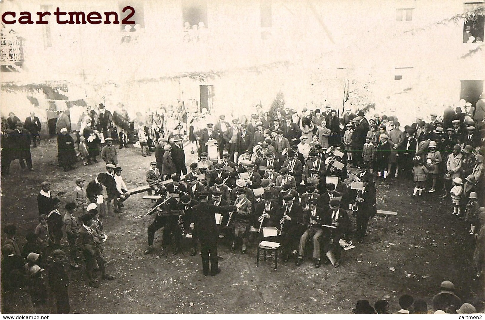 CARTE PHOTO : ISSOIRE FANFARE GROUPE DE MUSICIENS FETE 63 AUVERGNE - Issoire