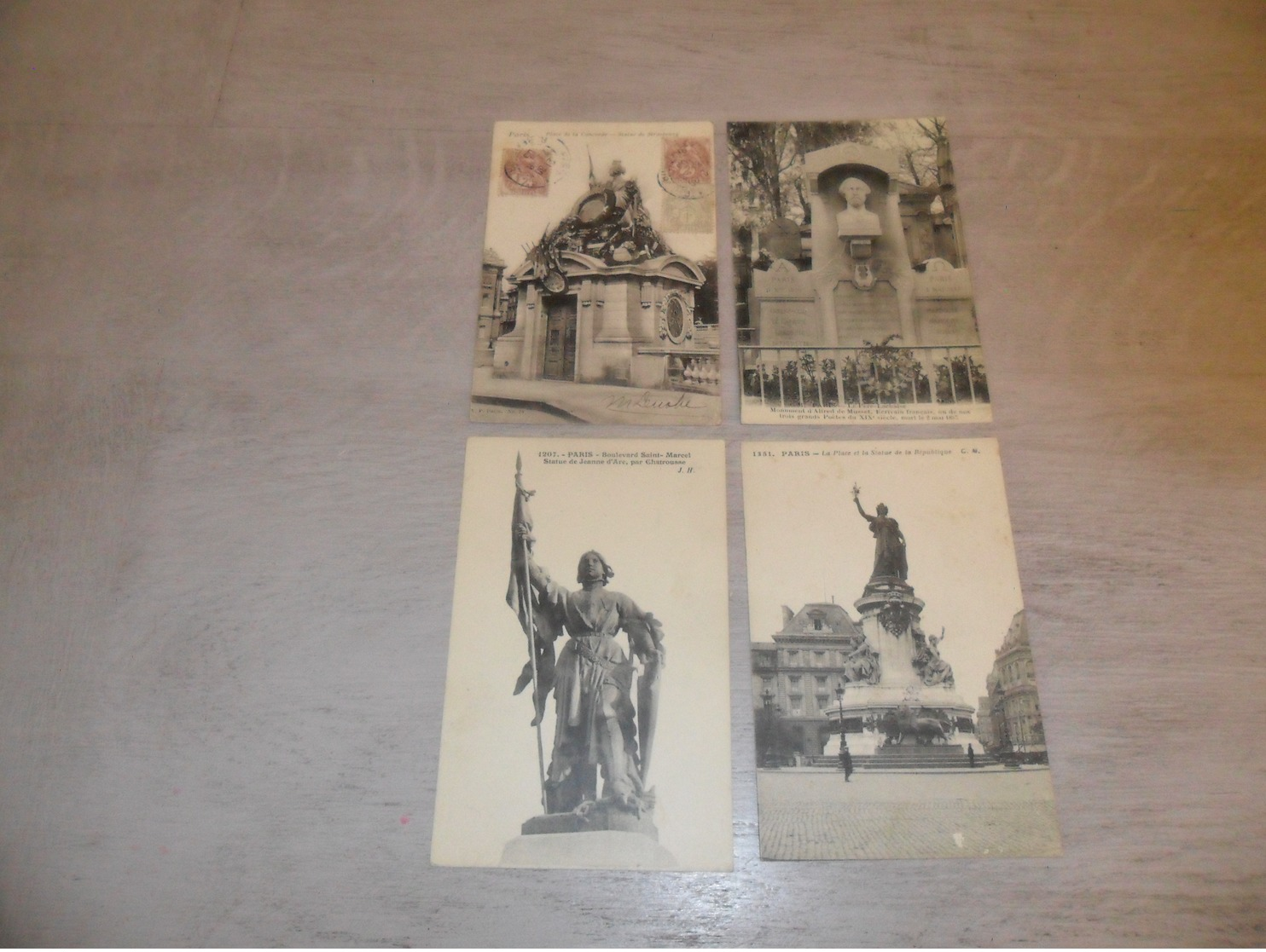 Beau lot de 60 cartes postales de France  Paris   Mooi lot van 60 postkaarten van Frankrijk  Parijs  - 60 scans