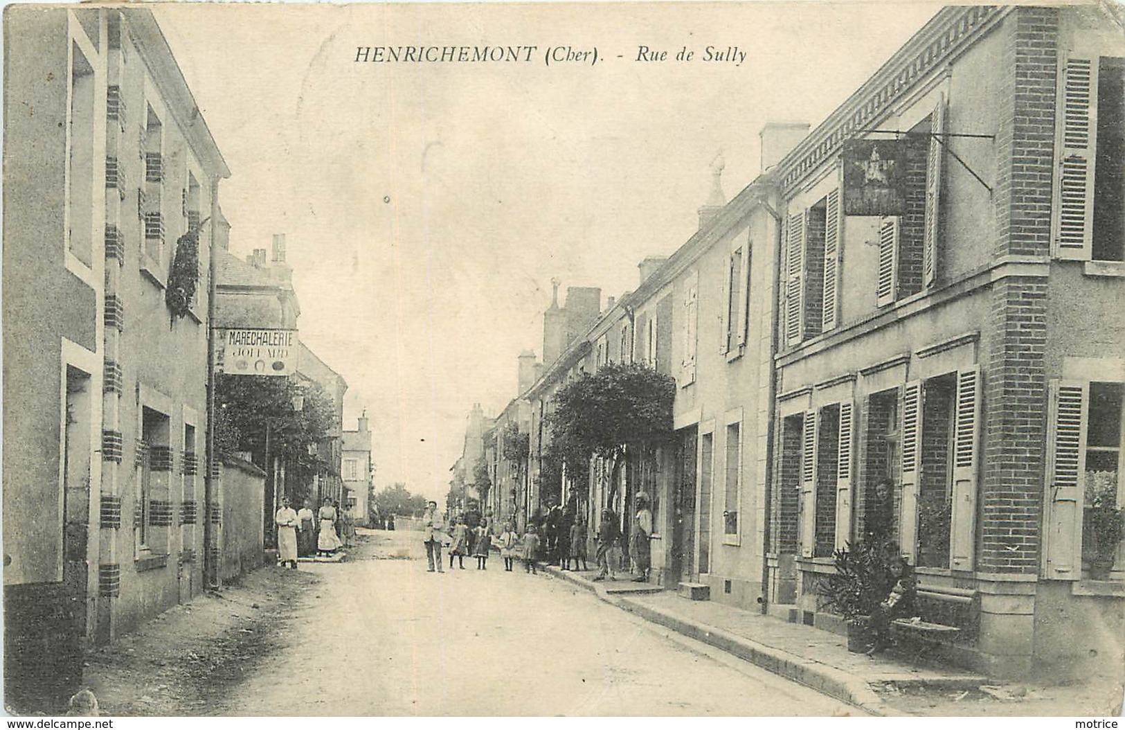 HENRICHEMONT - Rue De Sully.(carte Vendue En L'état). - Henrichemont