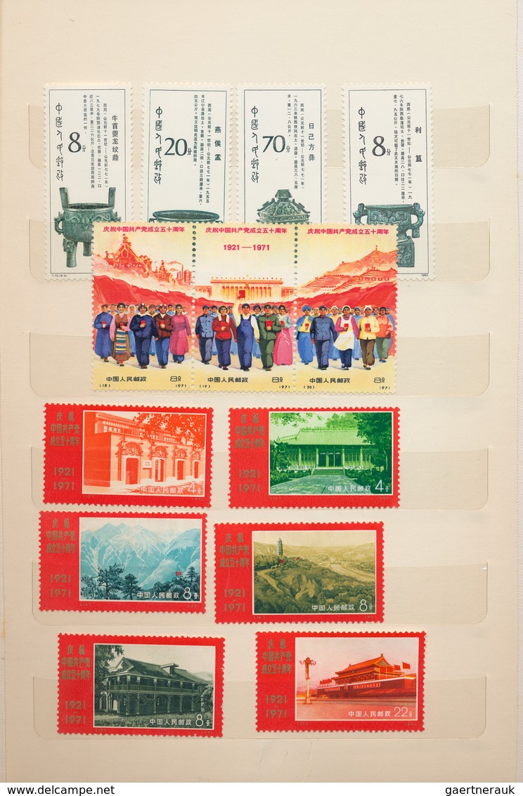 China - Volksrepublik: 1971/1986 (ca.), Accumulation Of Complete Sets MNH In Two Chinese Stockbooks, - Andere & Zonder Classificatie