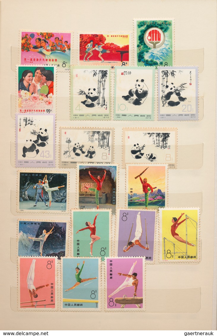 China - Volksrepublik: 1971/1986 (ca.), Accumulation Of Complete Sets MNH In Two Chinese Stockbooks, - Andere & Zonder Classificatie