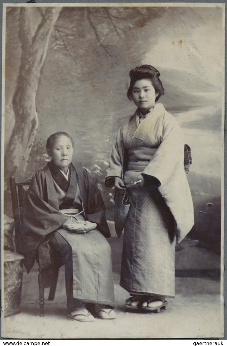 Japan - Besonderheiten: Japan, 1895/1965, ca. 770 photographs, majority small size, inc. family, sch