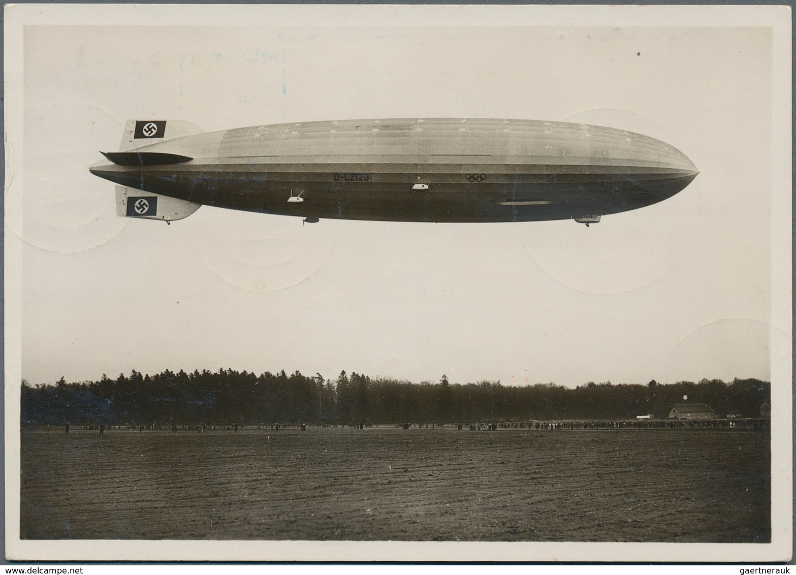 Zeppelinpost Deutschland: Collection Of Over 100 Zeppelin Items, Around 70 Flown Covers And 33 Schue - Correo Aéreo & Zeppelin