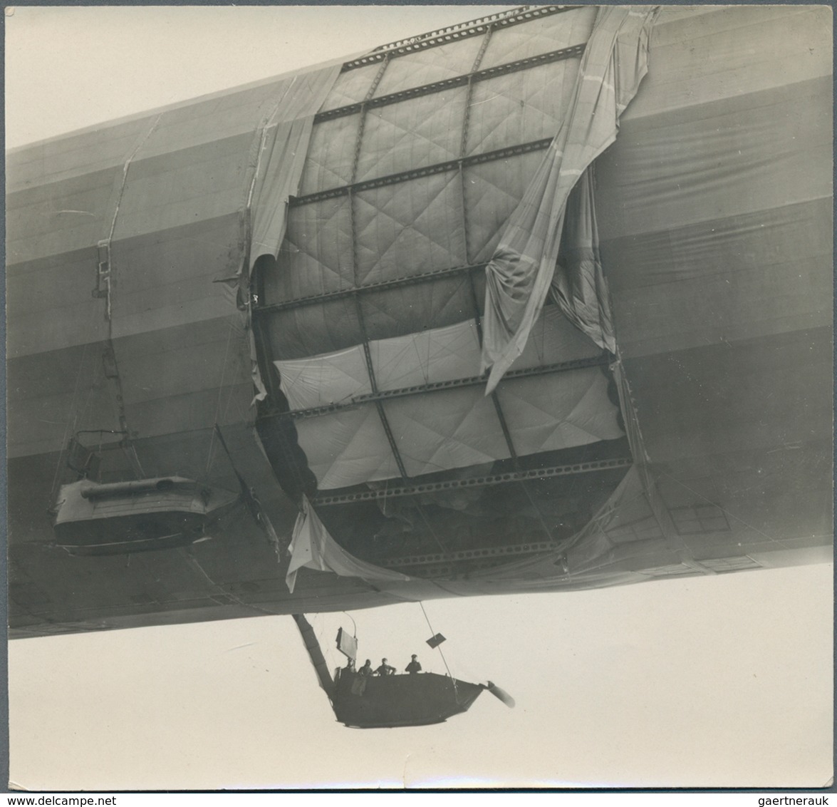 Thematik: Zeppelin / Zeppelin: 1913 (ca). Rare, Perhaps Unique, Collection Of 22 Original Photograph - Zeppelines