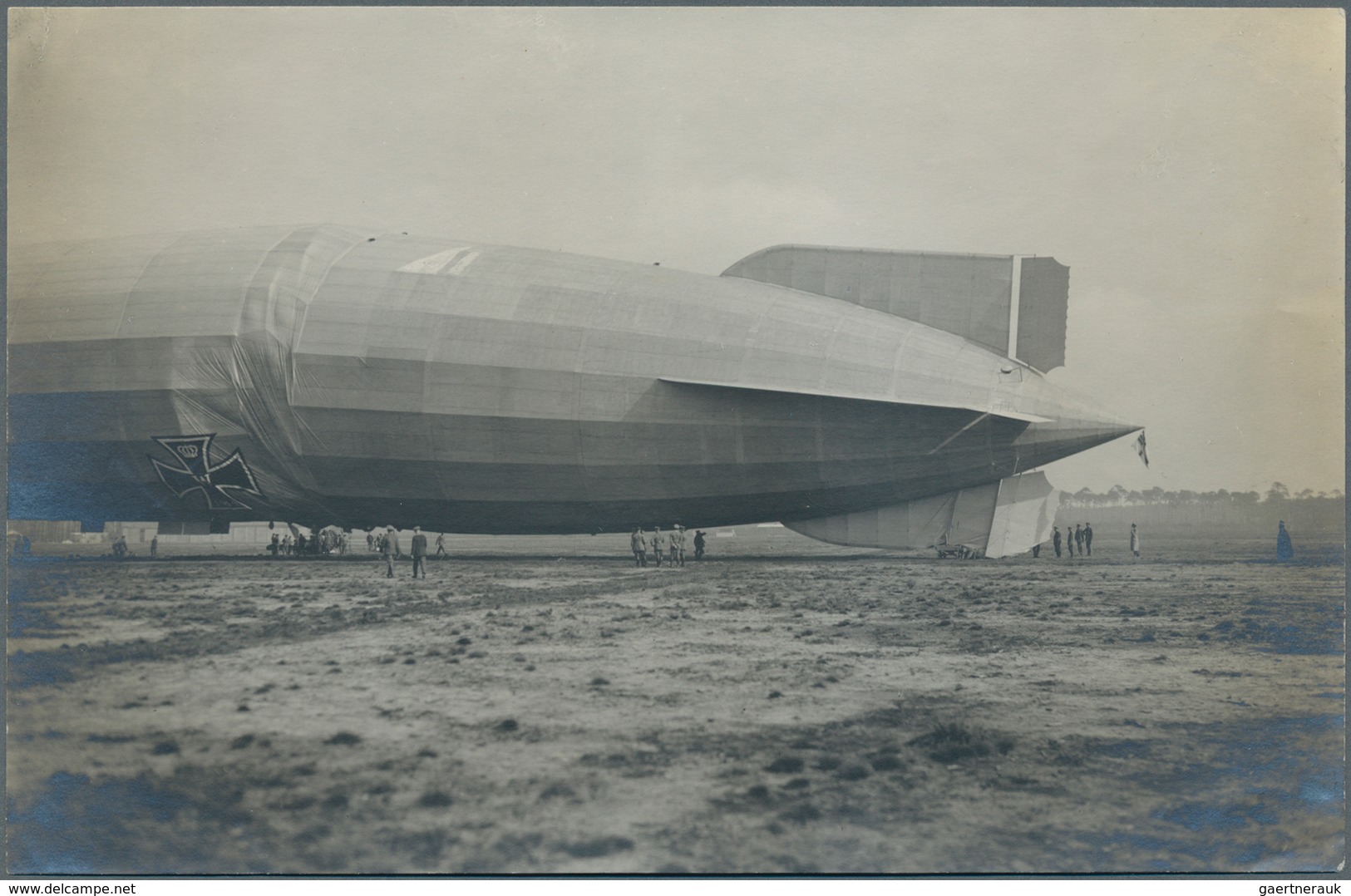 Thematik: Zeppelin / Zeppelin: 1913 (ca). Rare, Perhaps Unique, Collection Of 22 Original Photograph - Zeppelins