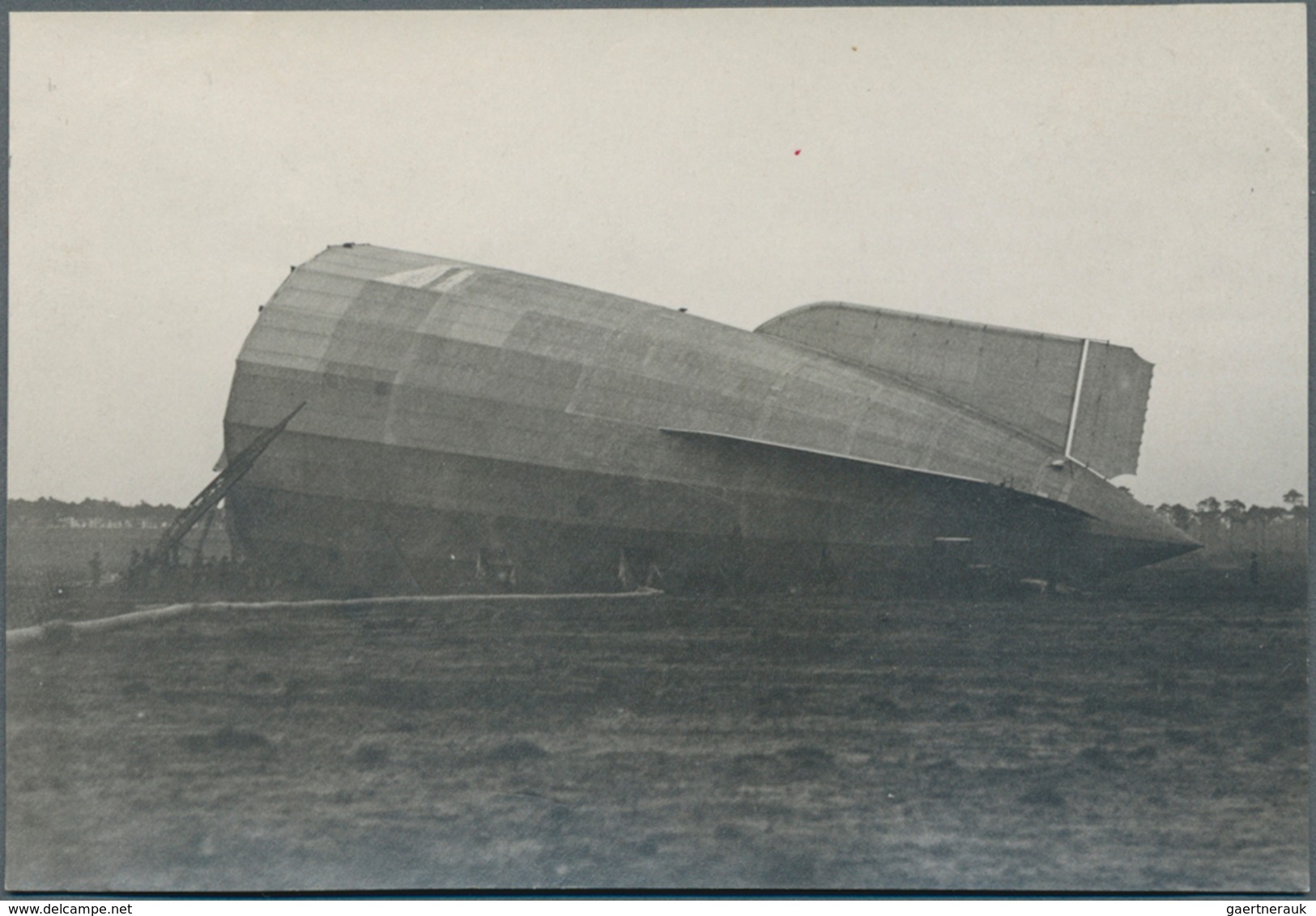 Thematik: Zeppelin / zeppelin: 1913 (ca). Rare, perhaps unique, collection of 22 original photograph